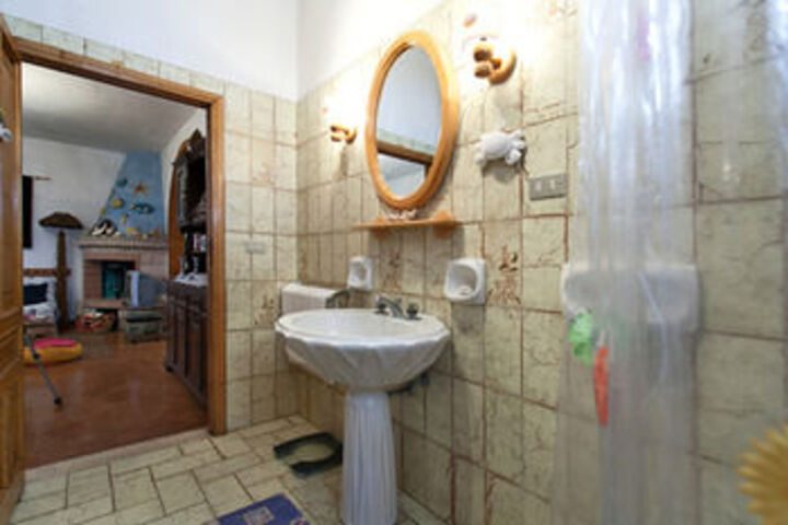 Room 2 of 40