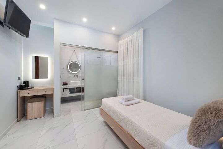 Room 16 of 36