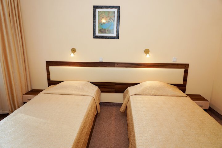 Room 9 of 36
