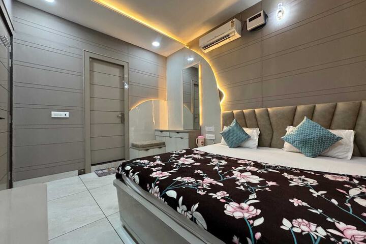 Room 7 of 26