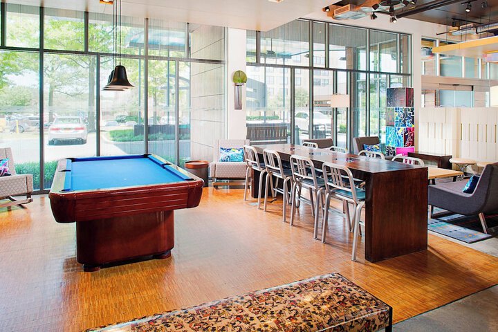 Lobby lounge