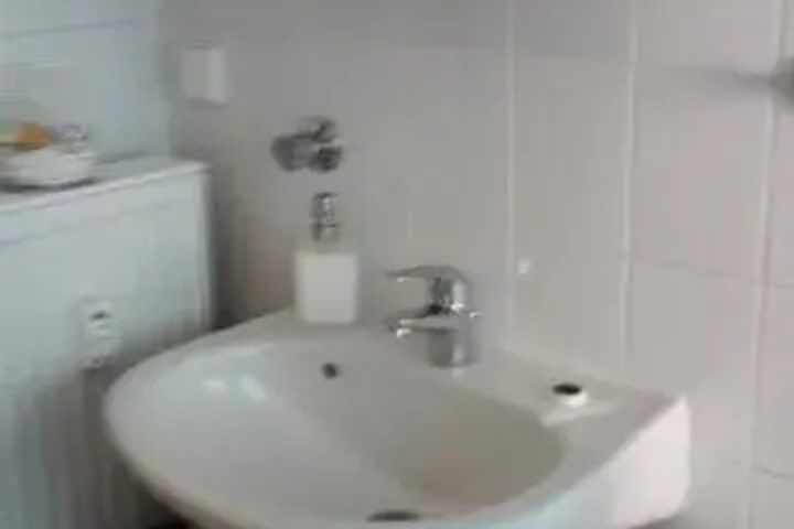 Room 9 of 19