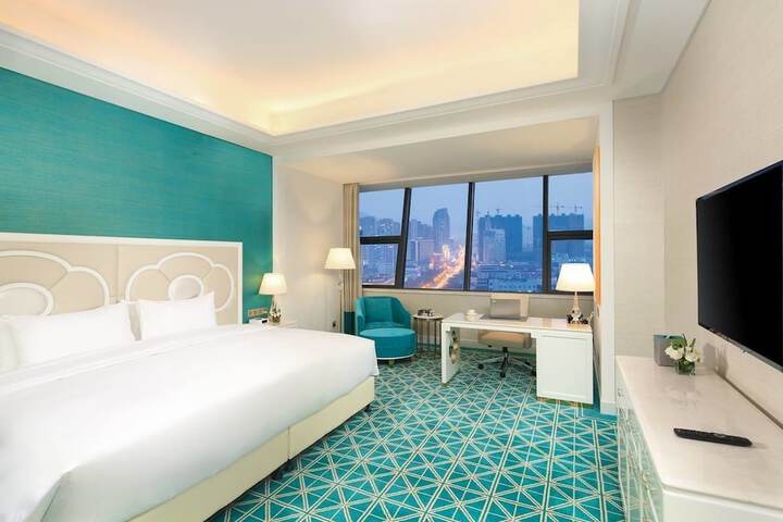 Room 4 of 43