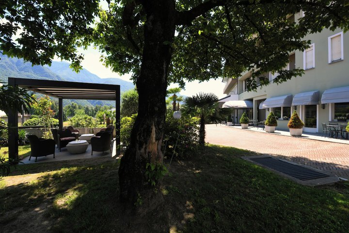 Hotel Exterior 47 of 52