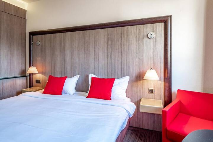 Room 10 of 19