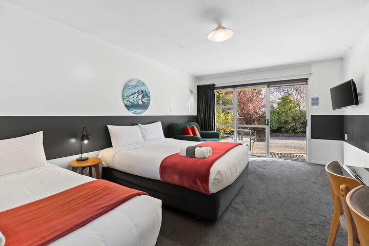 Room 32 of 79
