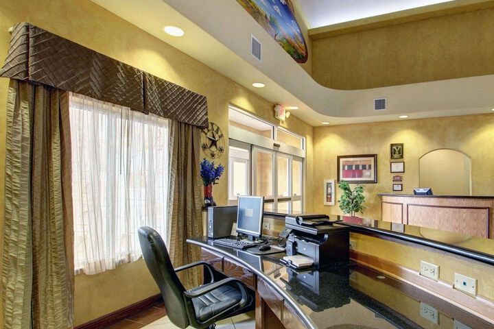 Business Center 28 of 31