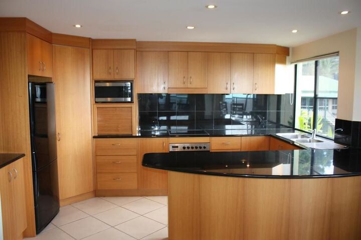 Room 4 of 8