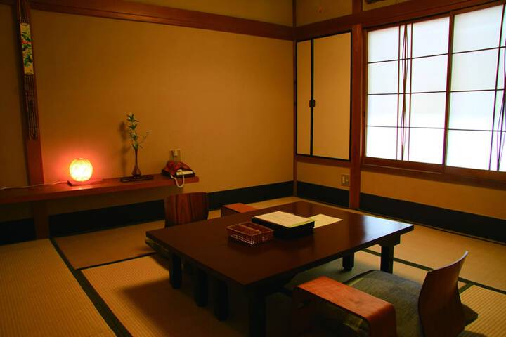 Room 6 of 60