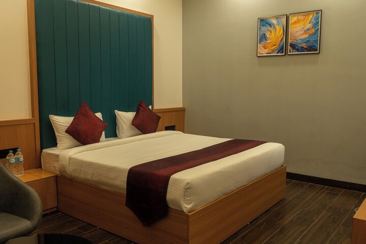 Room 8 of 18