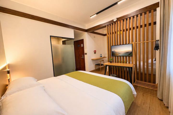 Room 12 of 43