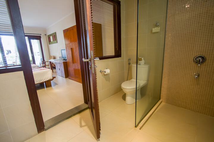 Room 32 of 87