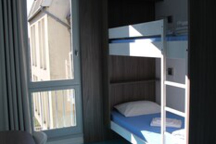 Room 28 of 135