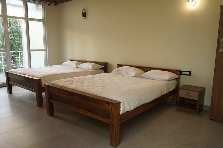Room 4 of 7