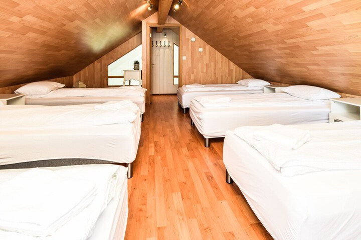 Room 3 of 32