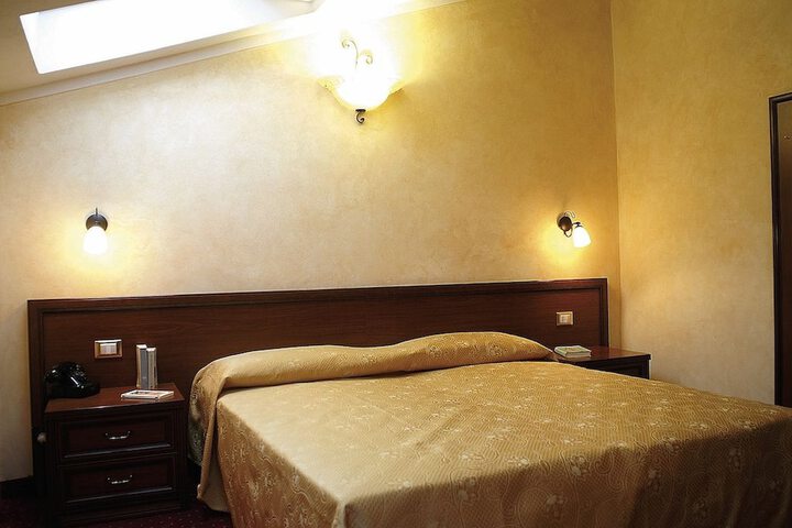 Room 19 of 38