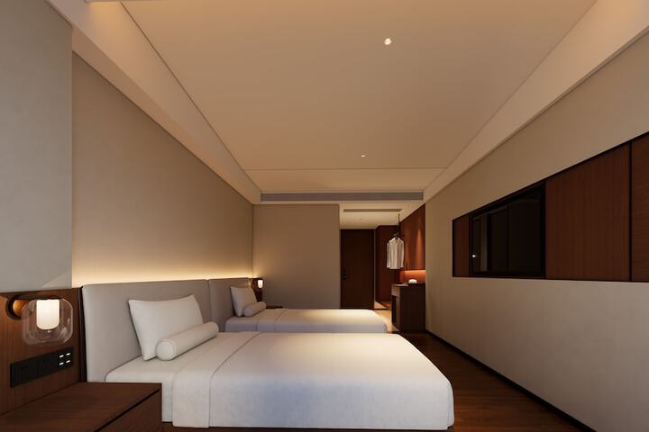 Room 6 of 12