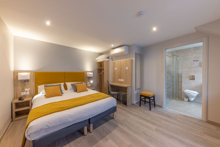 Room 5 of 17