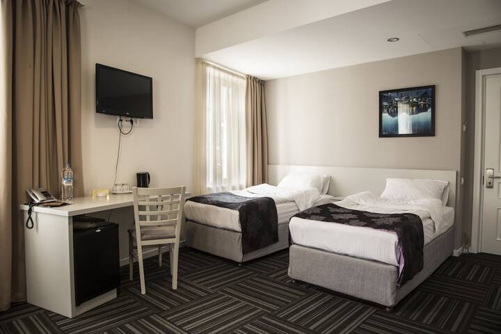 Room 9 of 42