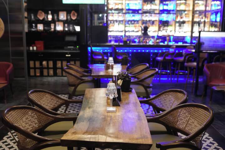 Lounge 216 of 297
