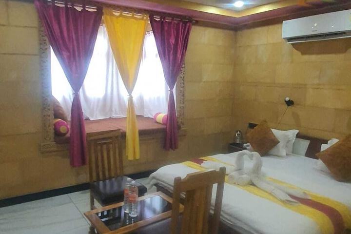 Room 12 of 27