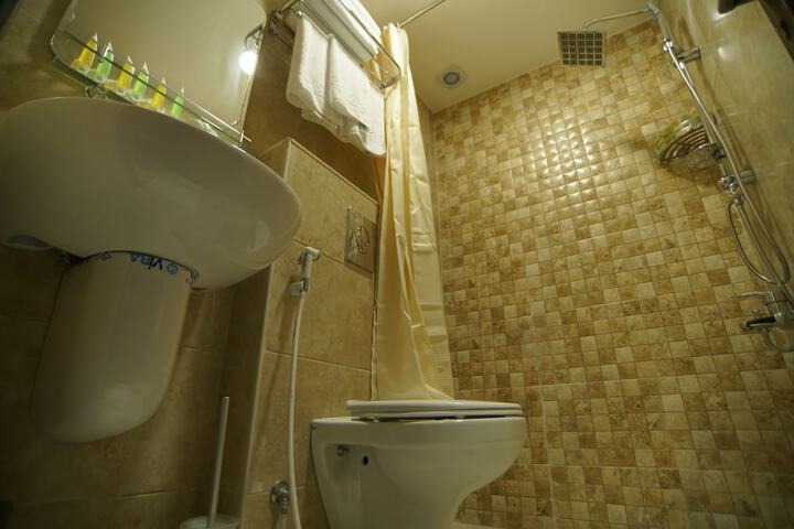 Room 18 of 37