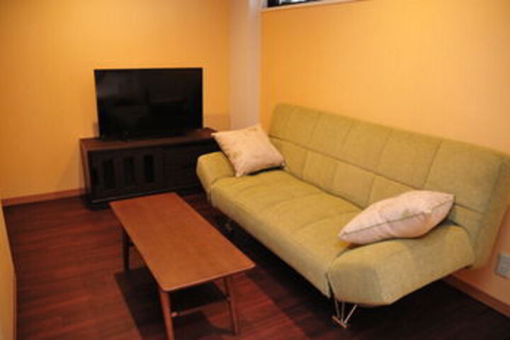 Room 5 of 11