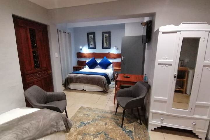 Room 13 of 32