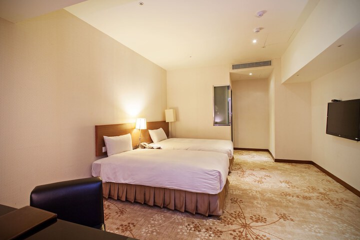 Room 9 of 35