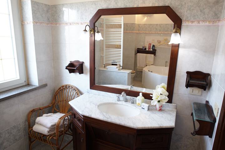 Room 16 of 25