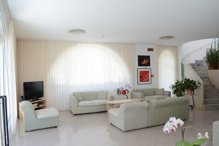 Entrance & Lobby
