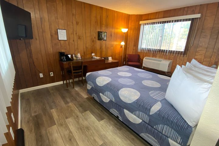 Room 4 of 41