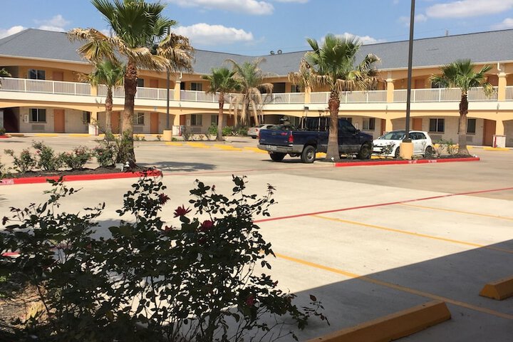 Scottish Inn & Suites