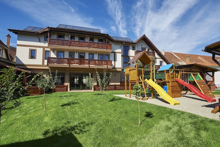 Hotel Exterior 105 of 125