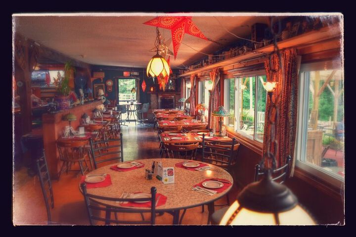 Dining 90 of 128