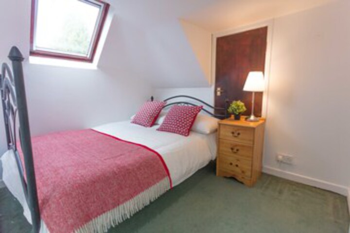 Room 7 of 12