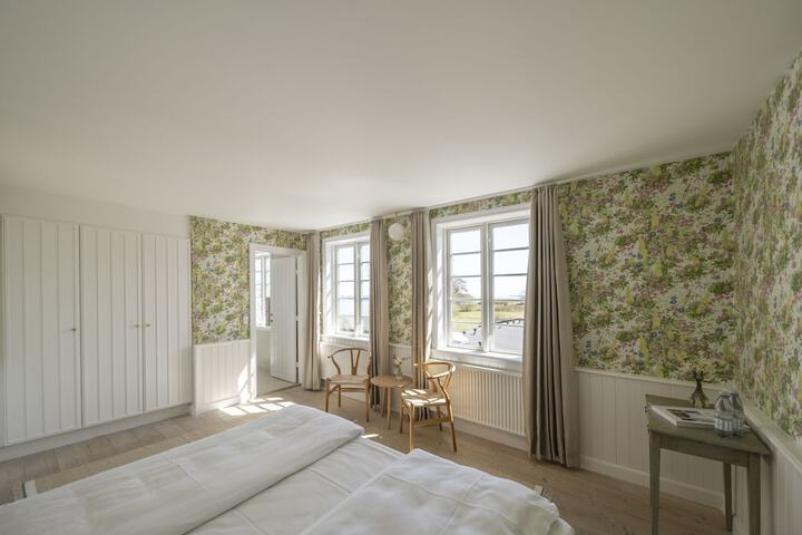 Room 10 of 87