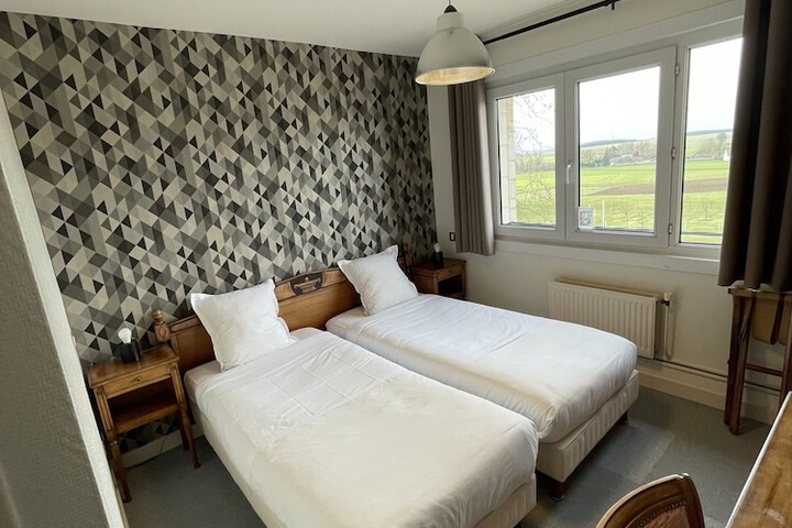 Room 16 of 48
