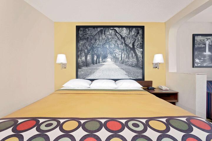 1 King Bed (2 of 7)