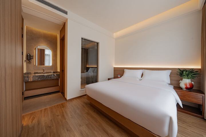 Room 44 of 80