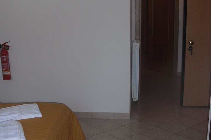 Room 7 of 84