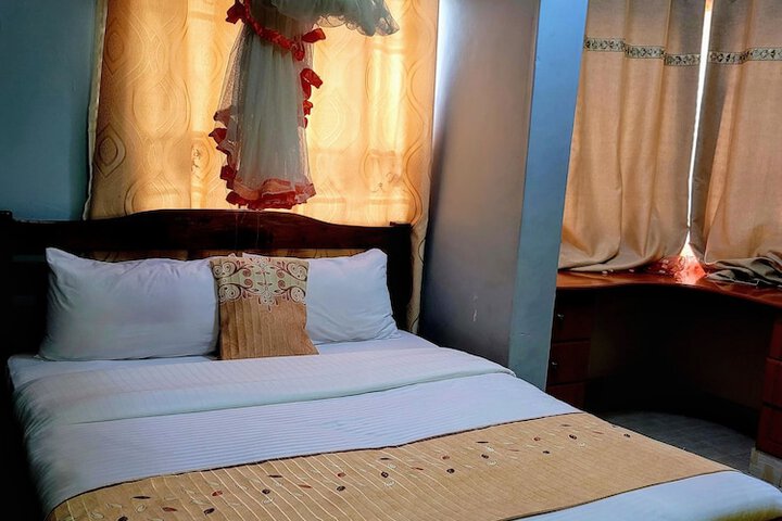 Room 28 of 63