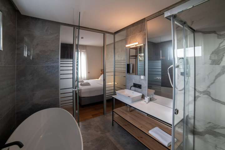 Room 14 of 47
