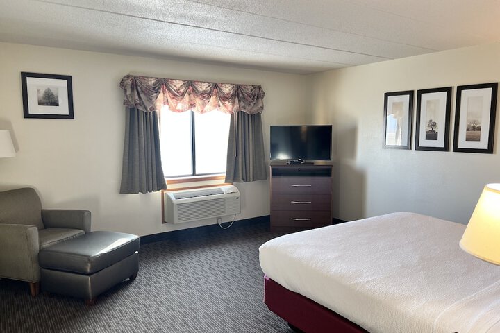 1 King Bed Efficiency (23 of 32)
