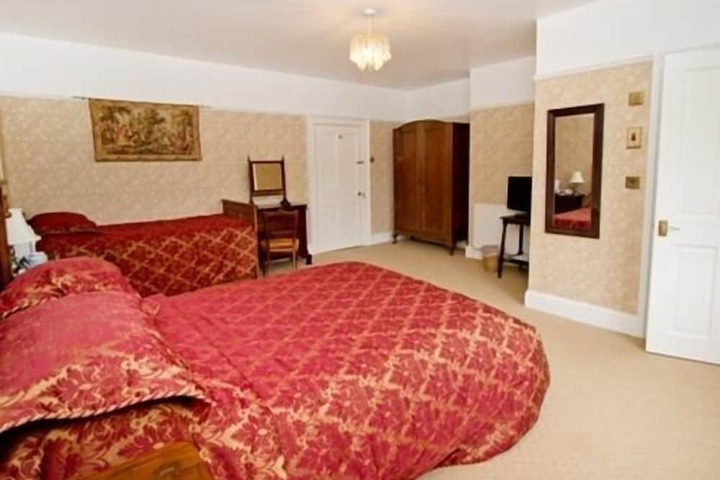 Room 2 of 35