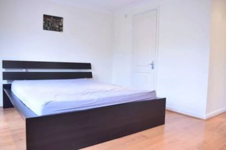 Room 6 of 16