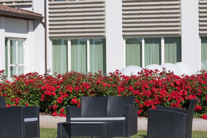 Hotel Exterior 46 of 48