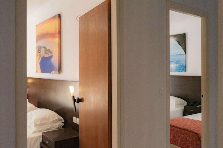 Room 30 of 184