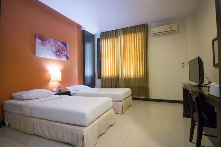 Room 9 of 37