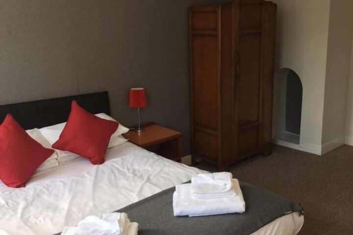 Room 18 of 28